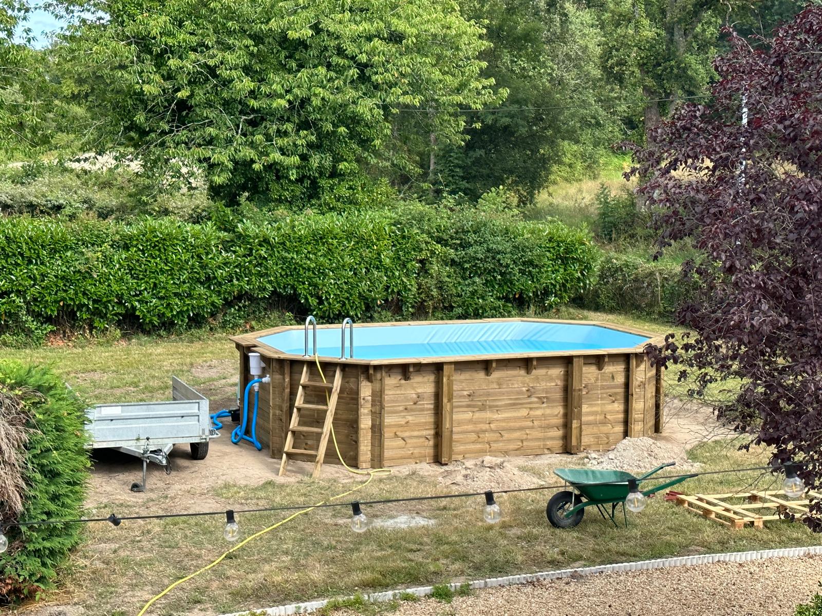 Wooden pool installation
